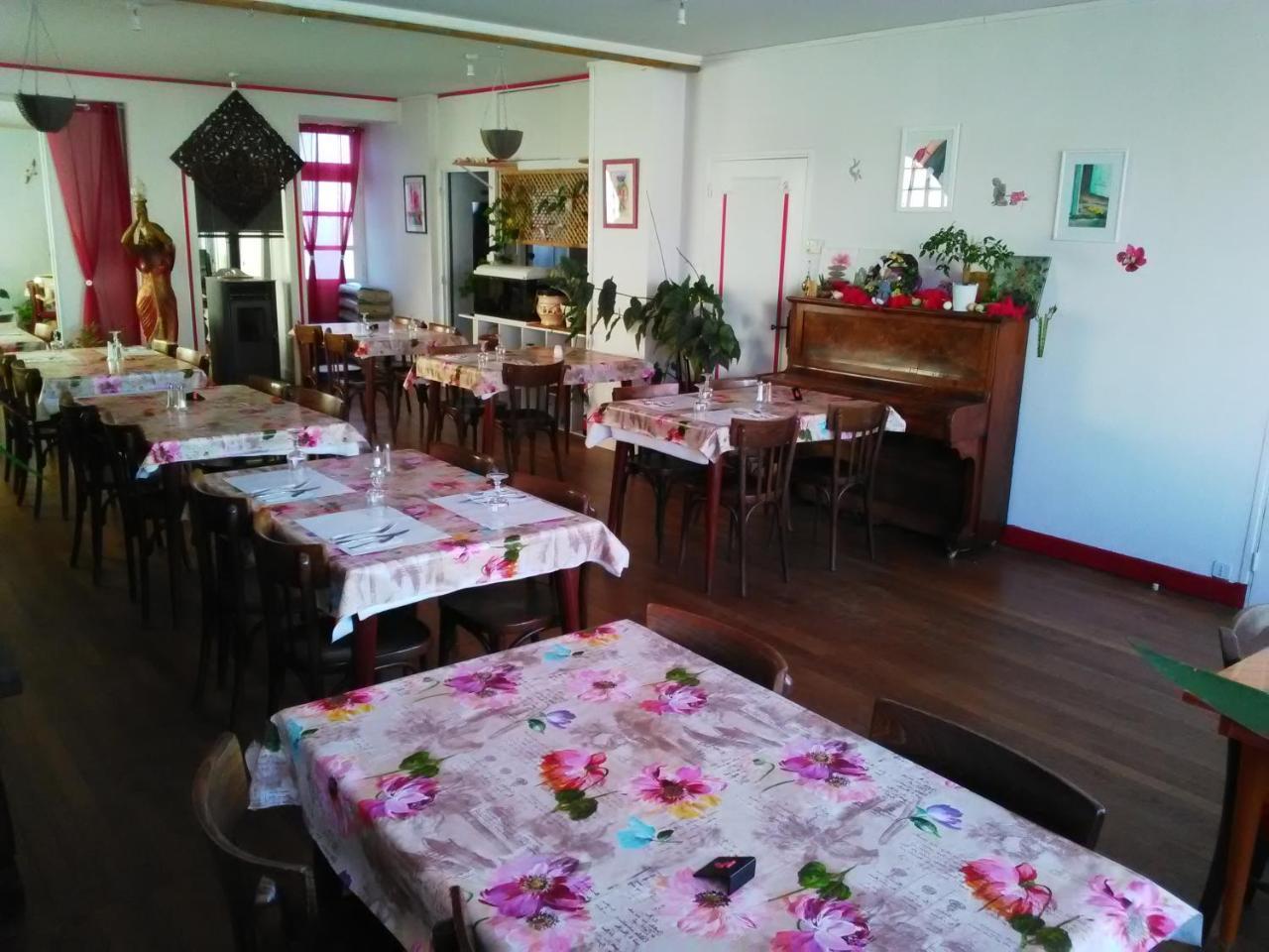 Le Relais De La Marche Hotel Aigurande ภายนอก รูปภาพ